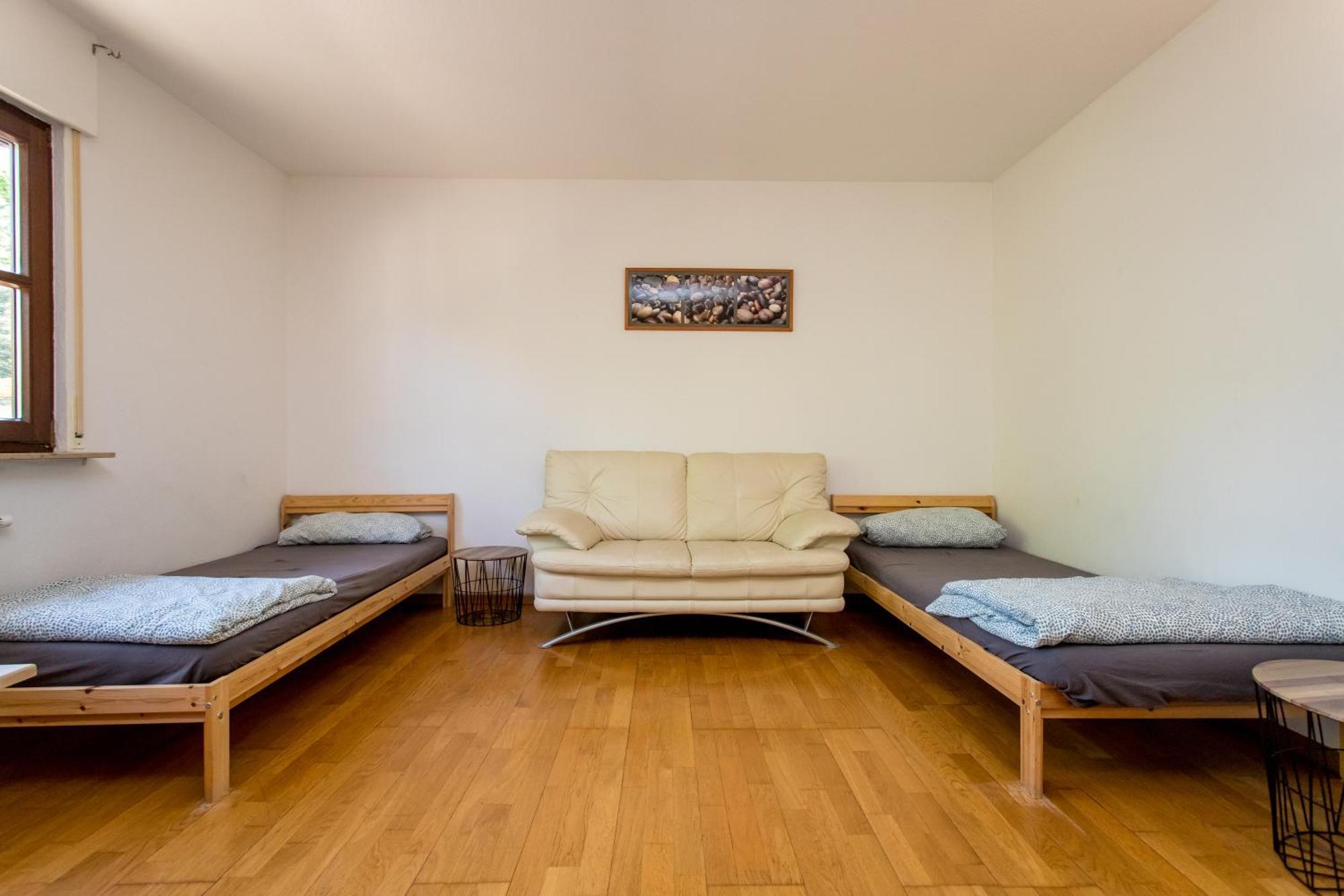 Ferienwohnung Mit 123Qm Fuer 8 Personen Mit Sehr Grossem Garten, Einfache Innen-Ausstattung Leipzig Exterior photo