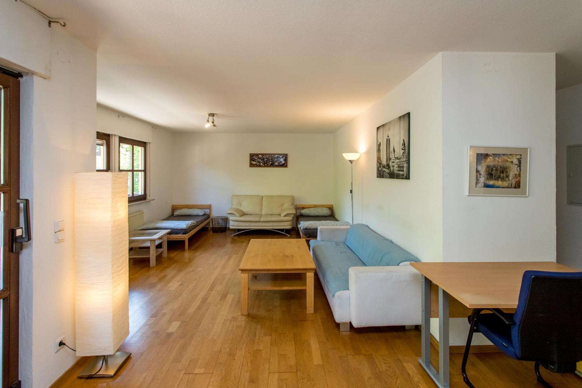 Ferienwohnung Mit 123Qm Fuer 8 Personen Mit Sehr Grossem Garten, Einfache Innen-Ausstattung Leipzig Exterior photo